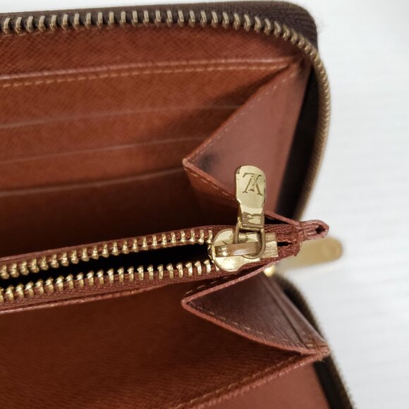 Louis Vuitton Wallet Organizer, Passport & Check Holder Monogram lux300-101025 - Picture 13 of 16